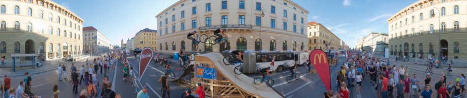 MMatern_20110910_4009_StreetLifeBikeAcrobats1_wpheader.jpg