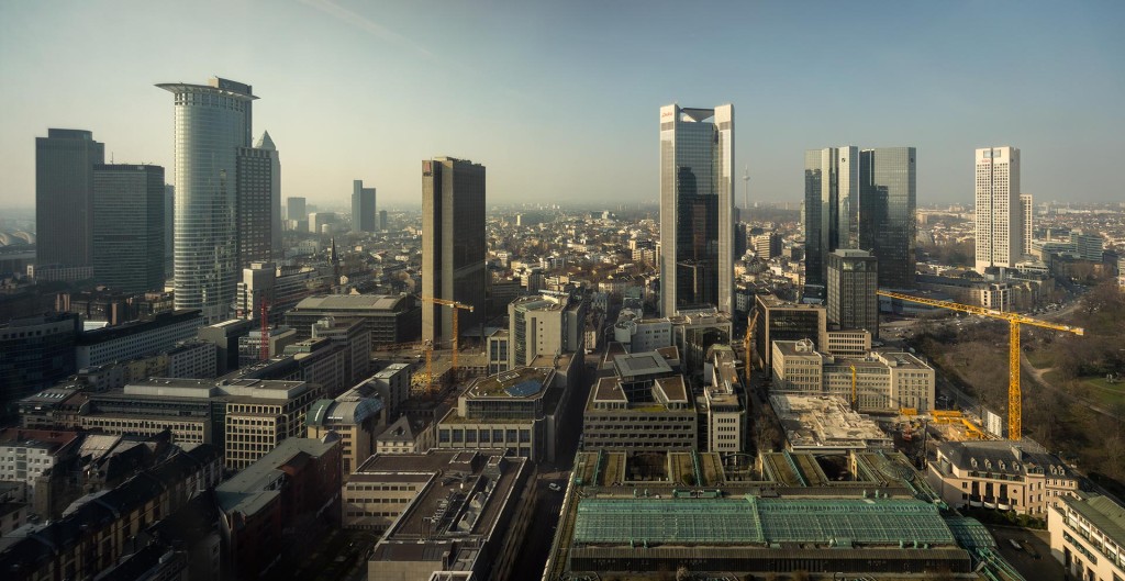 Skyline of Frankfurt am Main on a sunny day in March 2014 – PanoTwins